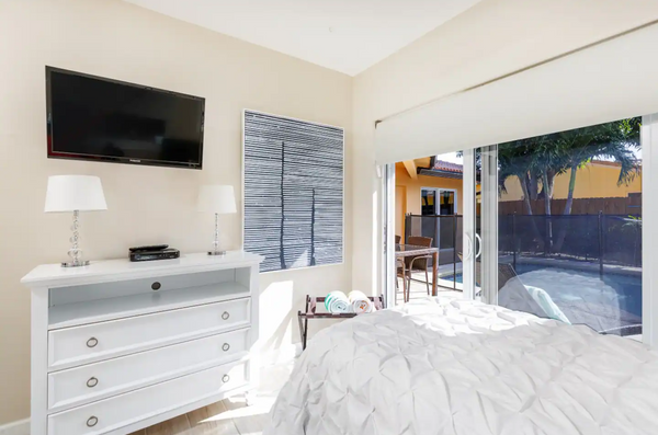 Villa Coral: 4BD/3 BA Private Heated Pool