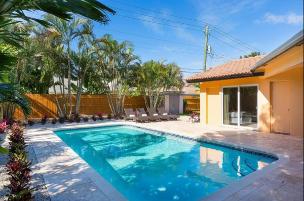 Villa Coral: 4BD/3 BA Private Heated Pool