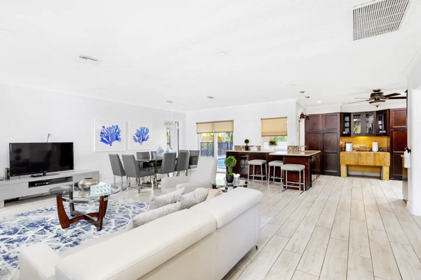 Villa Coral: 4BD/3 BA Private Heated Pool