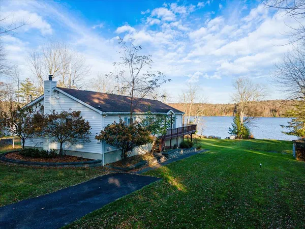 Lakefront 6BR Home w/Dock | Year Round