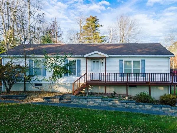 Lakefront 6BR Home w/Dock | Year Round