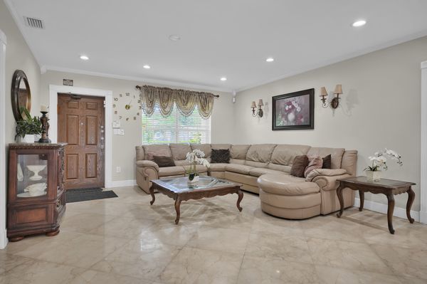 Charming 3-Bedroom Retreat with Pool & Hot Tub