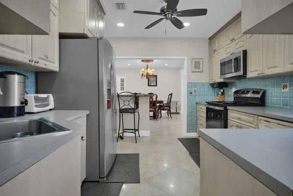 Charming 3-Bedroom Retreat with Pool & Hot Tub