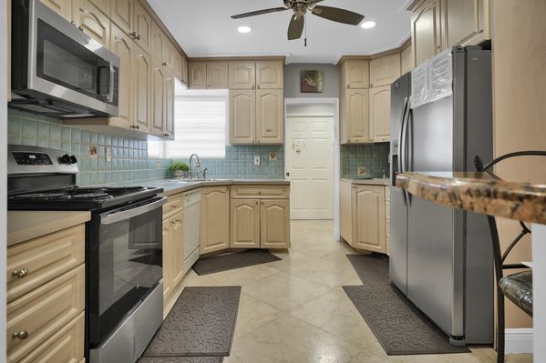 Charming 3-Bedroom Retreat with Pool & Hot Tub