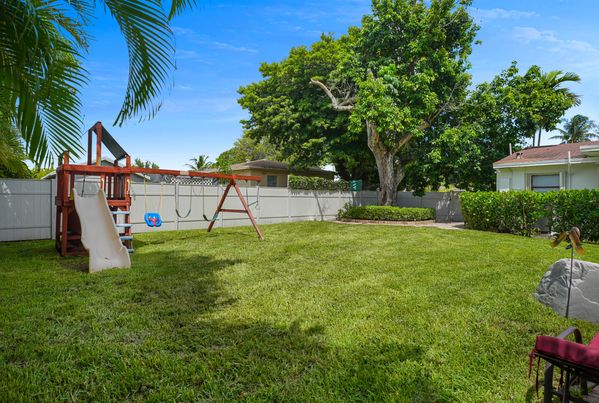 Charming 3-Bedroom Retreat with Pool & Hot Tub