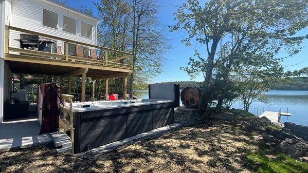 Lake House Breathtaking Villa with 6 BRs
