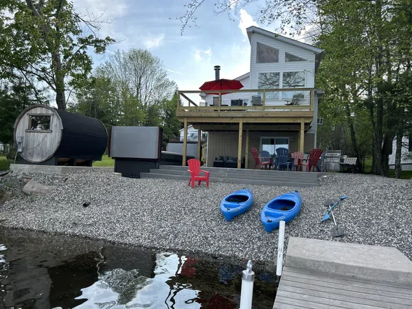 Lake House Breathtaking Villa with 6 BRs