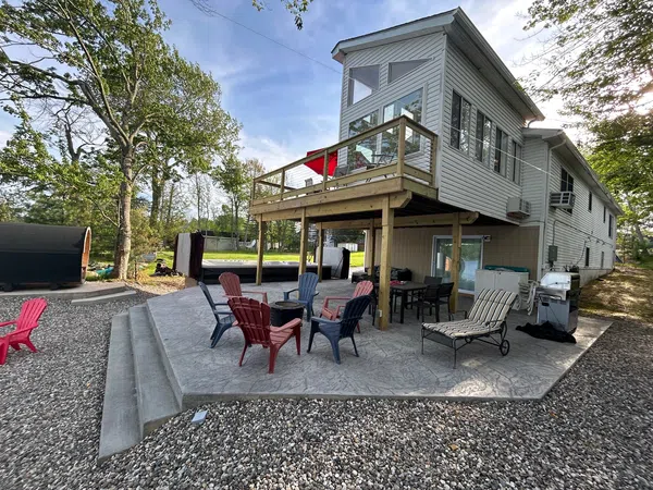 Lake House Breathtaking Villa with 6 BRs
