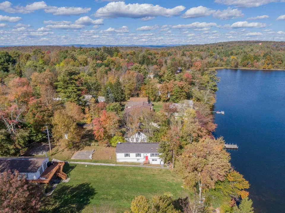Lake House Breathtaking Villa with 6 BRs