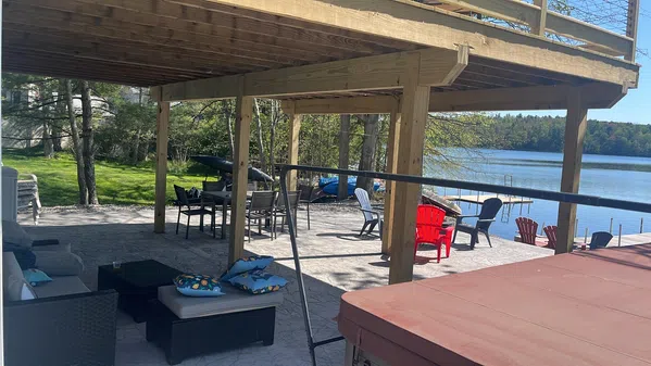Lake House Breathtaking Villa with 6 BRs