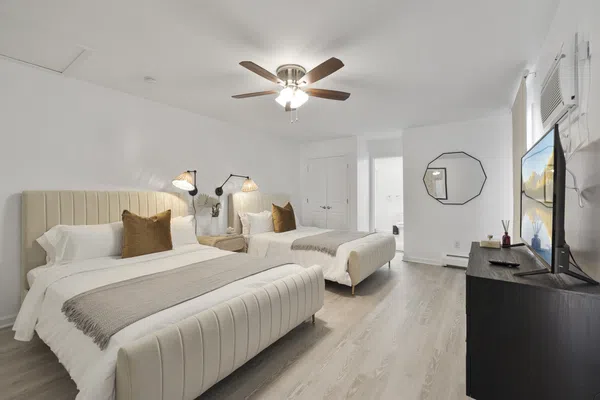 Peaceful Paradise: Dream Home in Woodridge