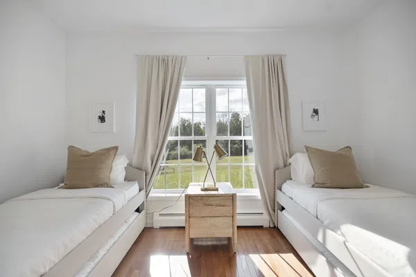 Peaceful Paradise: Dream Home in Woodridge