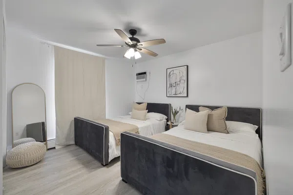 Peaceful Paradise: Dream Home in Woodridge