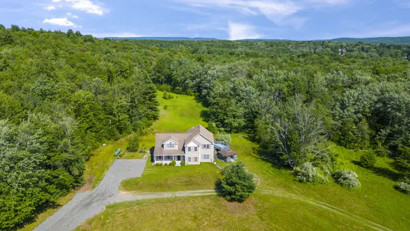 Peaceful Paradise: Dream Home in Woodridge