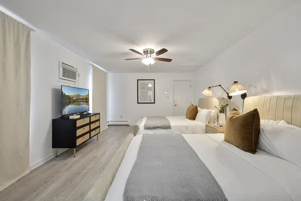 Peaceful Paradise: Dream Home in Woodridge