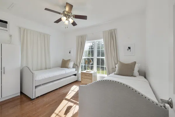 Peaceful Paradise: Dream Home in Woodridge