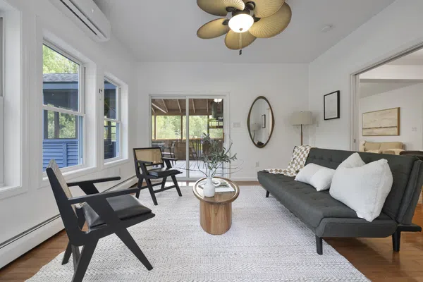 Peaceful Paradise: Dream Home in Woodridge
