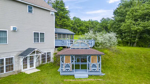 Peaceful Paradise: Dream Home in Woodridge