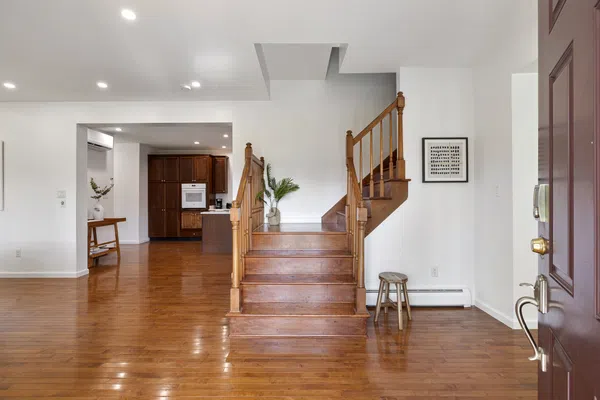 Peaceful Paradise: Dream Home in Woodridge