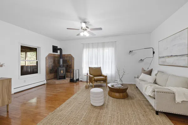 Peaceful Paradise: Dream Home in Woodridge