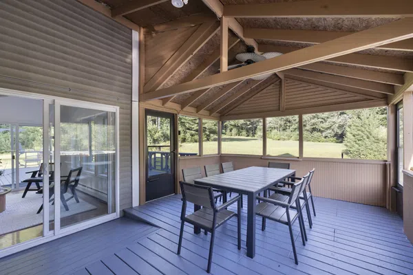 Peaceful Paradise: Dream Home in Woodridge