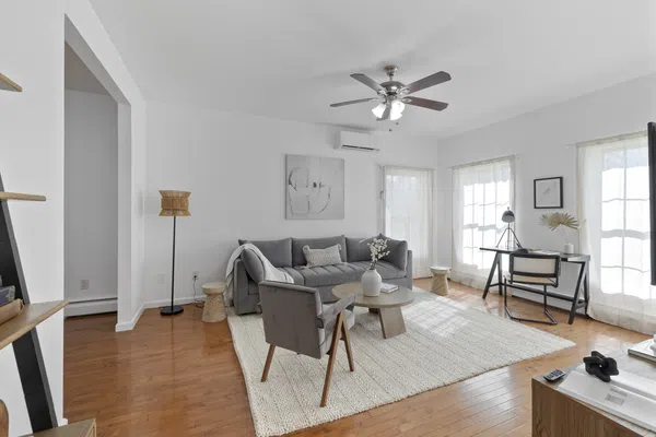 Peaceful Paradise: Dream Home in Woodridge