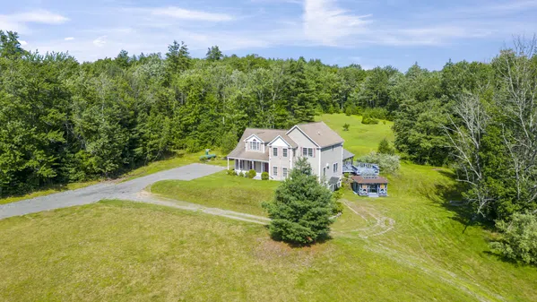 Peaceful Paradise: Dream Home in Woodridge