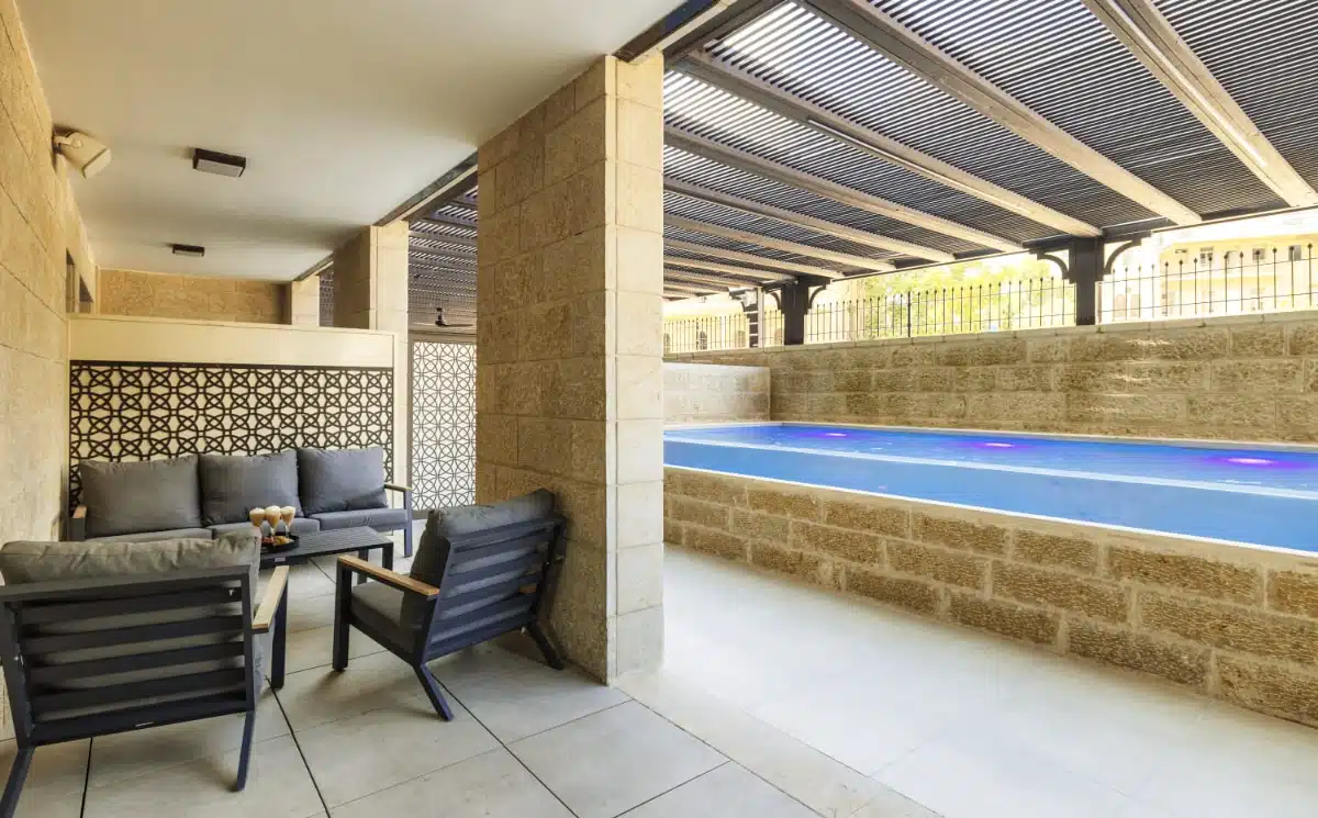 5 bedroom with pool